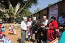 सम्मान कार्यक्रममा सहभागी हुदै सम्मानीय व्यक्तित्व